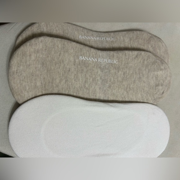 Banana Republic Women's Casual No-Show Socks - Tan and White - Picture 2 of 2